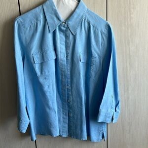 Blue linen shirt with shell buttons, back slit